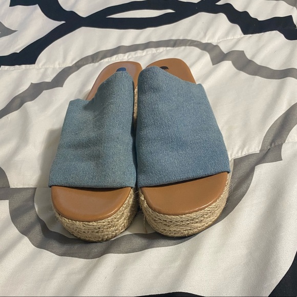 Platform sandals - Picture 4 of 4